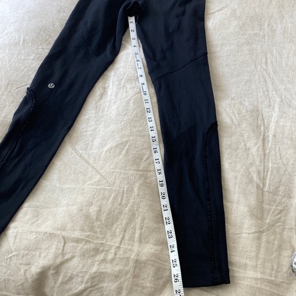 Lululemon legging - Picture 2 of 8